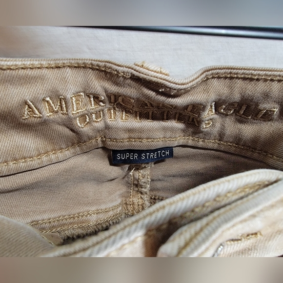 American Eagle Outfitters tan midi super stretch size 0 shorts in great shape. - Picture 3 of 6